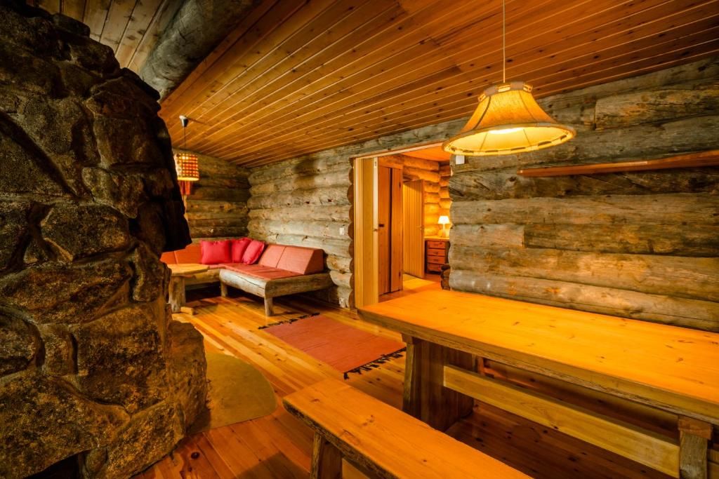 Отель Kakslauttanen Arctic Resort - Igloos and Chalets Саариселькя