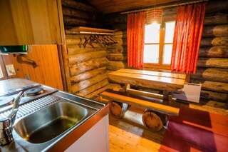 Отель Kakslauttanen Arctic Resort - Igloos and Chalets Саариселькя Небольшое шале (для 4 взрослых)-3