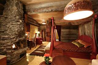 Отель Kakslauttanen Arctic Resort - Igloos and Chalets Саариселькя Люкс с кроватью размера "queen-size"-1