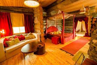 Отель Kakslauttanen Arctic Resort - Igloos and Chalets Саариселькя Люкс с кроватью размера "queen-size"-2